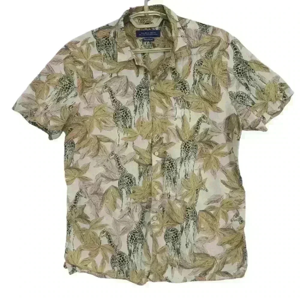 Zara Man Button Up Shirt Mens
Multicolor Short Sleeve Relaxed
Fit Floral - Sz XL